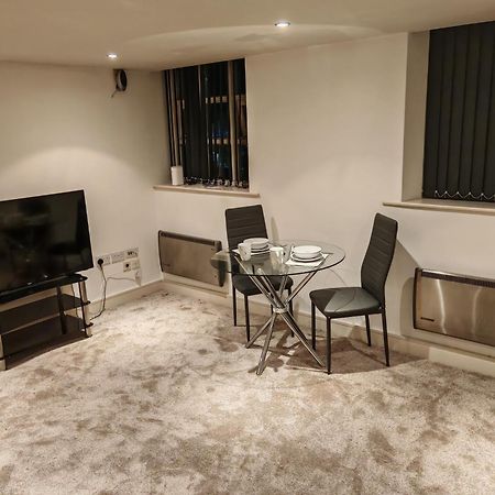 Lovely 1 Bedroom Apartment With Free Parking & Gym Kirkburton Zewnętrze zdjęcie