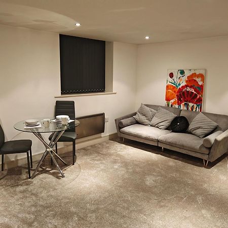 Lovely 1 Bedroom Apartment With Free Parking & Gym Kirkburton Zewnętrze zdjęcie