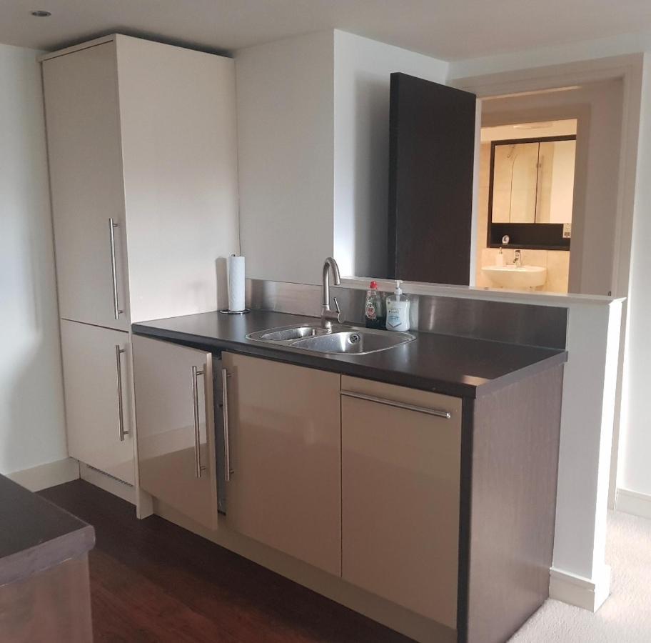 Lovely 1 Bedroom Apartment With Free Parking & Gym Kirkburton Zewnętrze zdjęcie