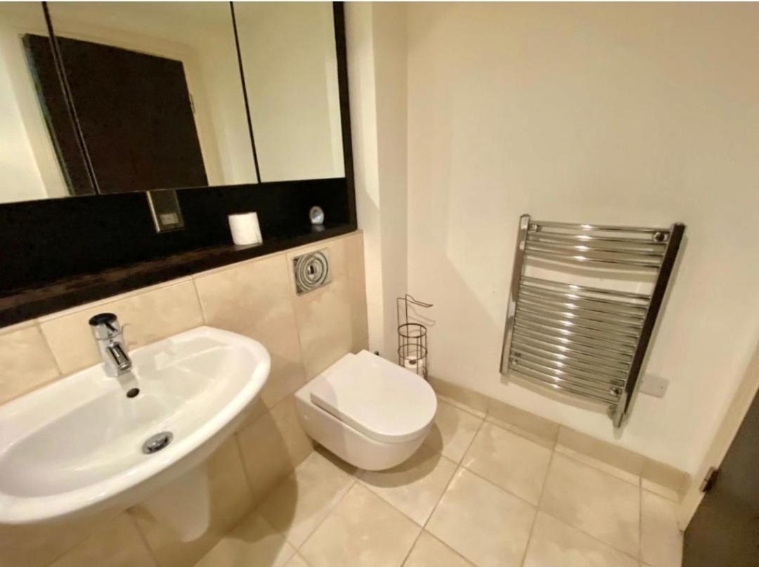 Lovely 1 Bedroom Apartment With Free Parking & Gym Kirkburton Zewnętrze zdjęcie