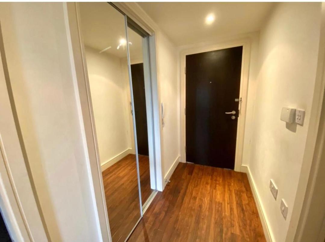 Lovely 1 Bedroom Apartment With Free Parking & Gym Kirkburton Zewnętrze zdjęcie