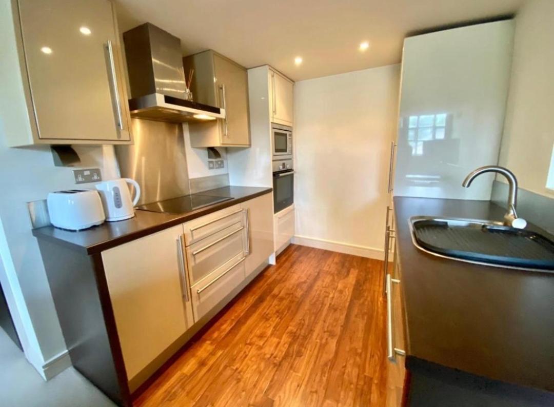 Lovely 1 Bedroom Apartment With Free Parking & Gym Kirkburton Zewnętrze zdjęcie