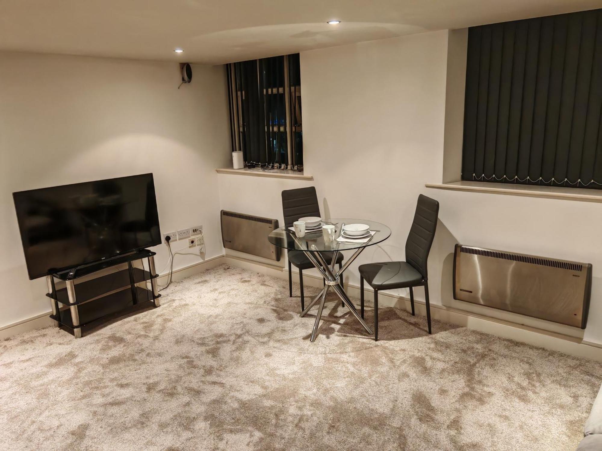 Lovely 1 Bedroom Apartment With Free Parking & Gym Kirkburton Zewnętrze zdjęcie