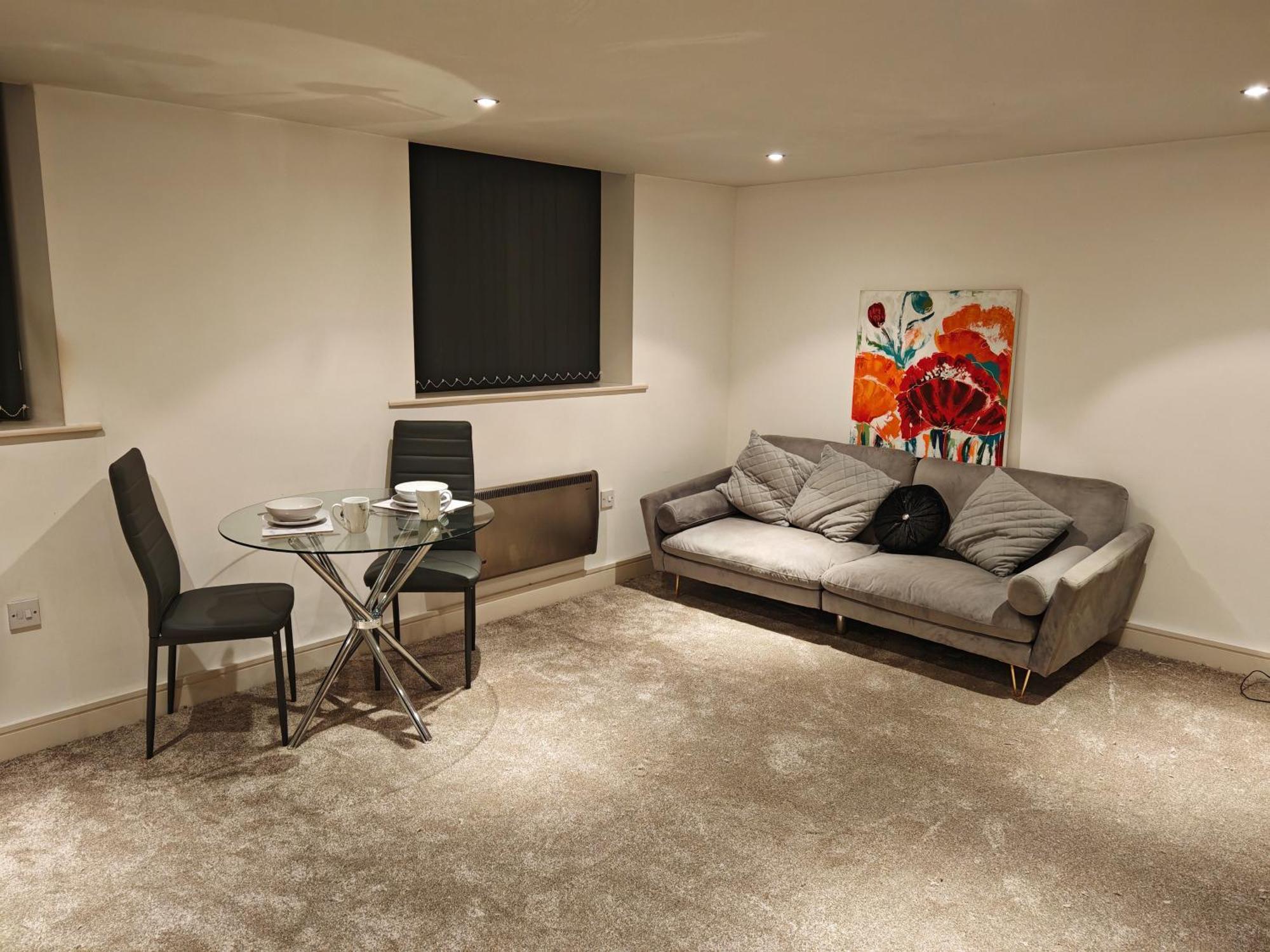 Lovely 1 Bedroom Apartment With Free Parking & Gym Kirkburton Zewnętrze zdjęcie