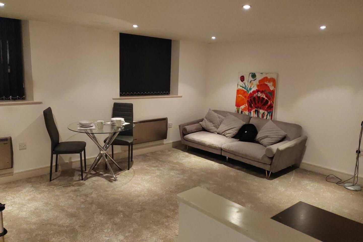 Lovely 1 Bedroom Apartment With Free Parking & Gym Kirkburton Zewnętrze zdjęcie