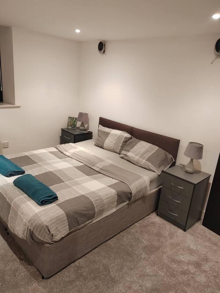 Lovely 1 Bedroom Apartment With Free Parking & Gym Kirkburton Zewnętrze zdjęcie