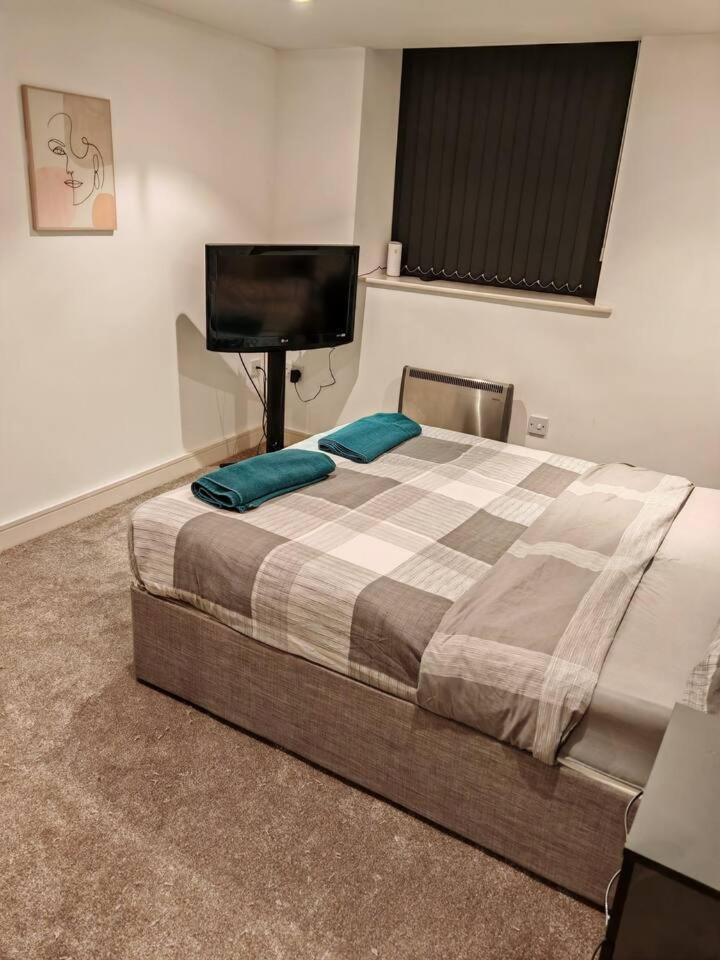 Lovely 1 Bedroom Apartment With Free Parking & Gym Kirkburton Zewnętrze zdjęcie