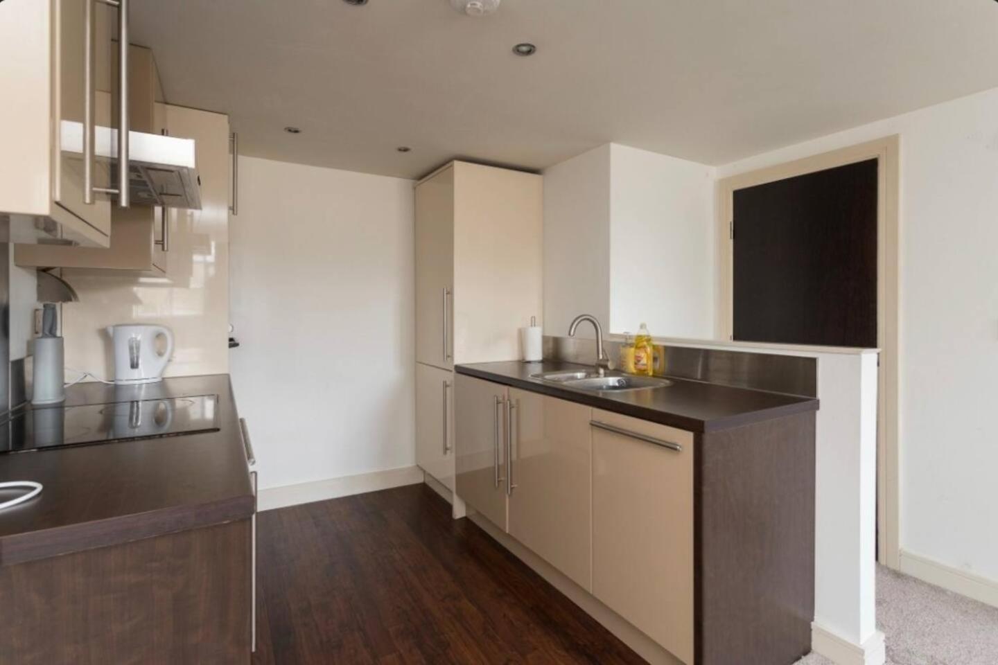 Lovely 1 Bedroom Apartment With Free Parking & Gym Kirkburton Zewnętrze zdjęcie