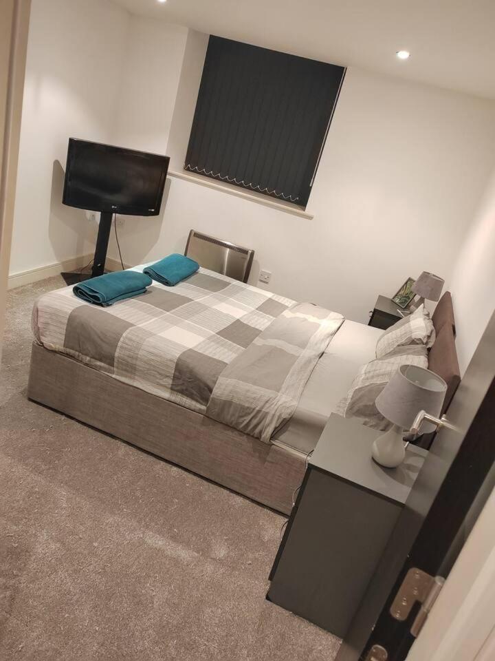 Lovely 1 Bedroom Apartment With Free Parking & Gym Kirkburton Zewnętrze zdjęcie