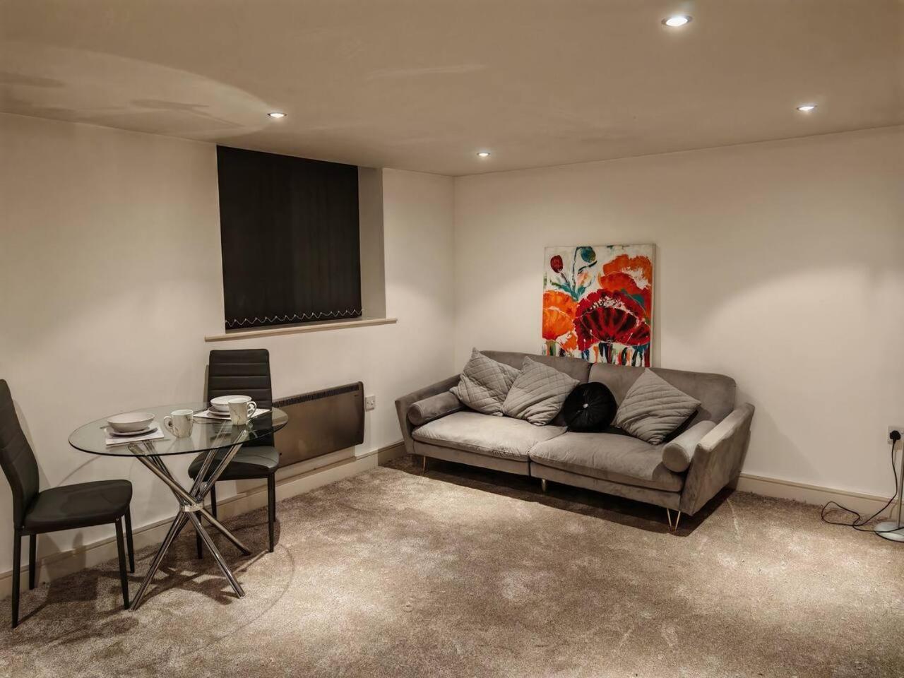 Lovely 1 Bedroom Apartment With Free Parking & Gym Kirkburton Zewnętrze zdjęcie
