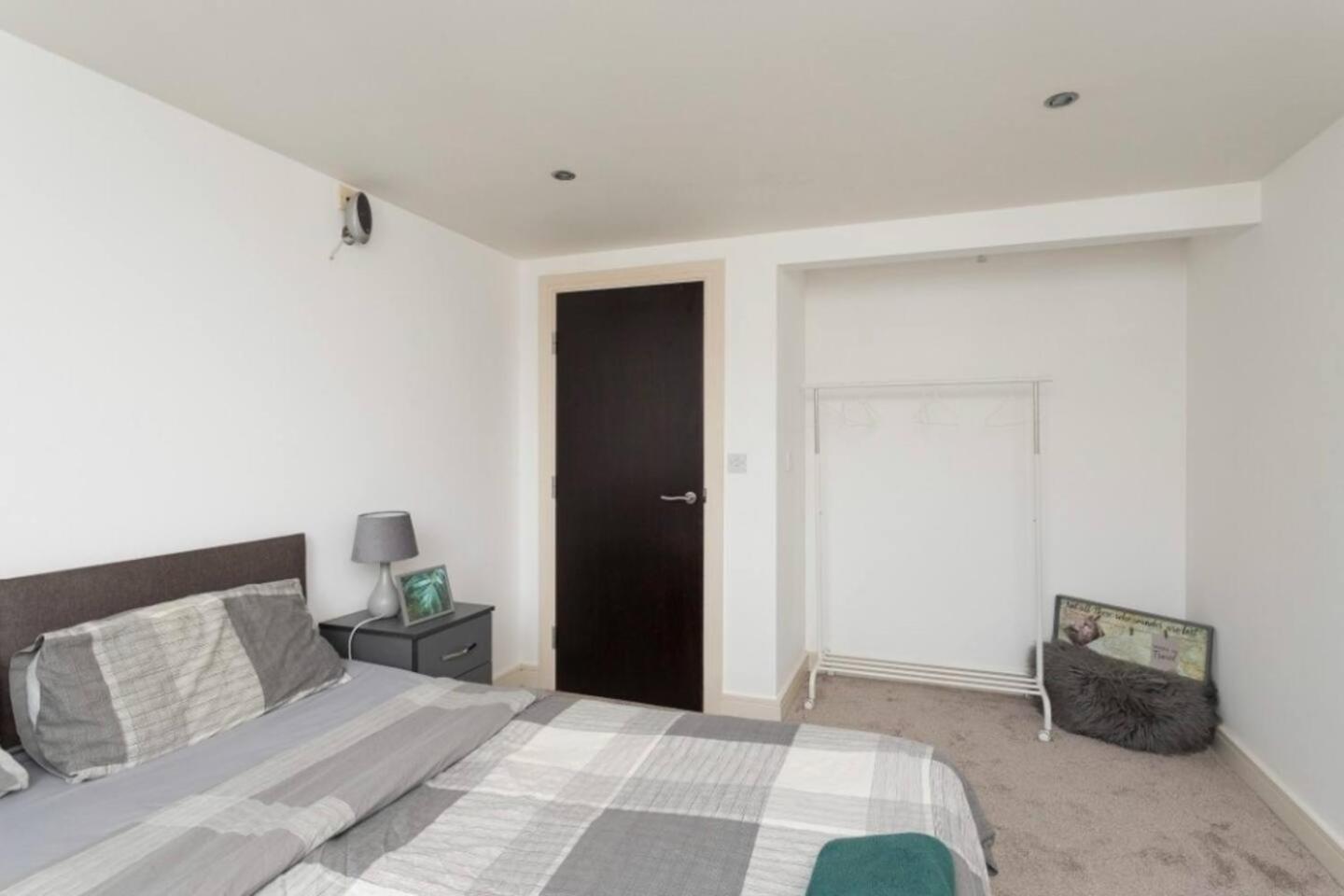 Lovely 1 Bedroom Apartment With Free Parking & Gym Kirkburton Zewnętrze zdjęcie