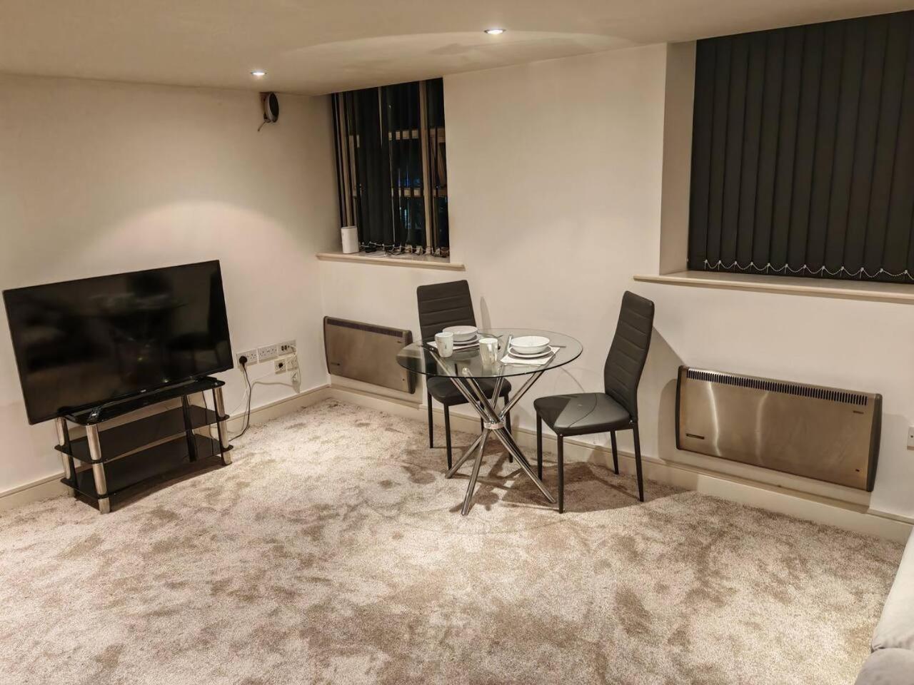 Lovely 1 Bedroom Apartment With Free Parking & Gym Kirkburton Zewnętrze zdjęcie