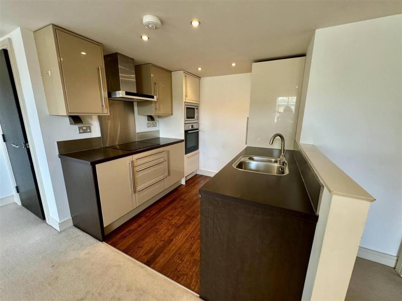 Lovely 1 Bedroom Apartment With Free Parking & Gym Kirkburton Zewnętrze zdjęcie