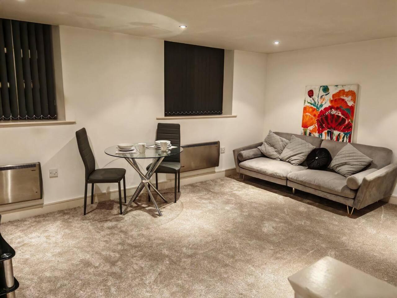 Lovely 1 Bedroom Apartment With Free Parking & Gym Kirkburton Zewnętrze zdjęcie